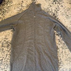 Lululemon Grey turtleneck